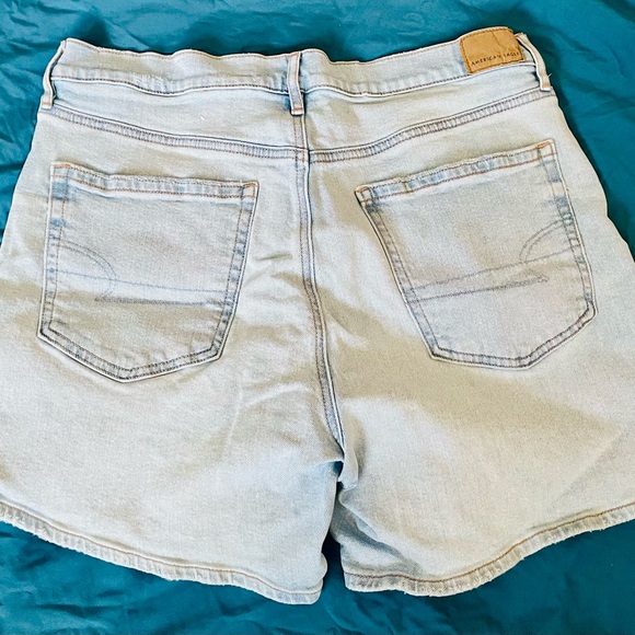 American Eagle Outfitters Light Wash Jean Shorts - Picture 2 of 3